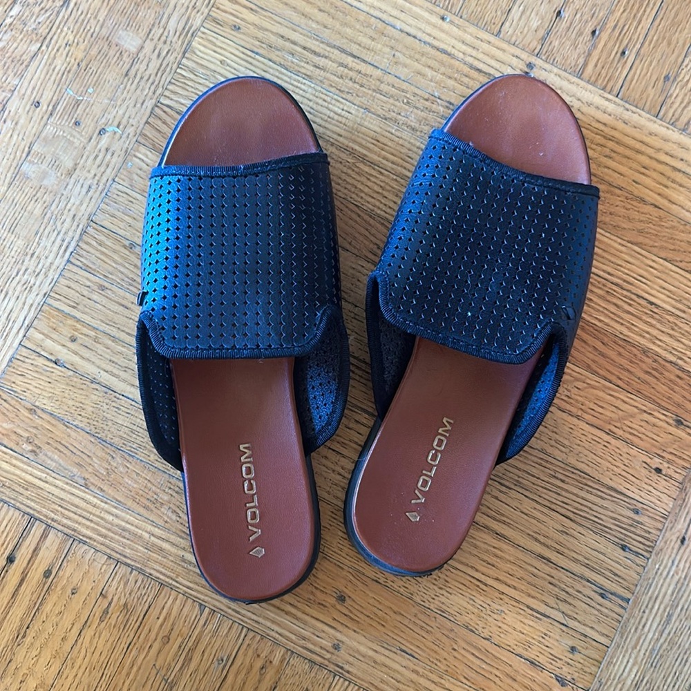 GUC volcom sandals